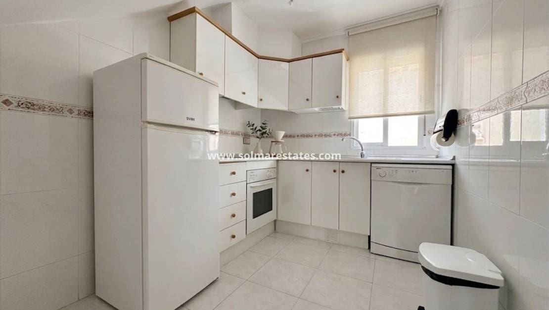 3 Zimmer Apartment zu verkaufen in La Florida mit Pool - 179.000 € (Ref: 9918768)
