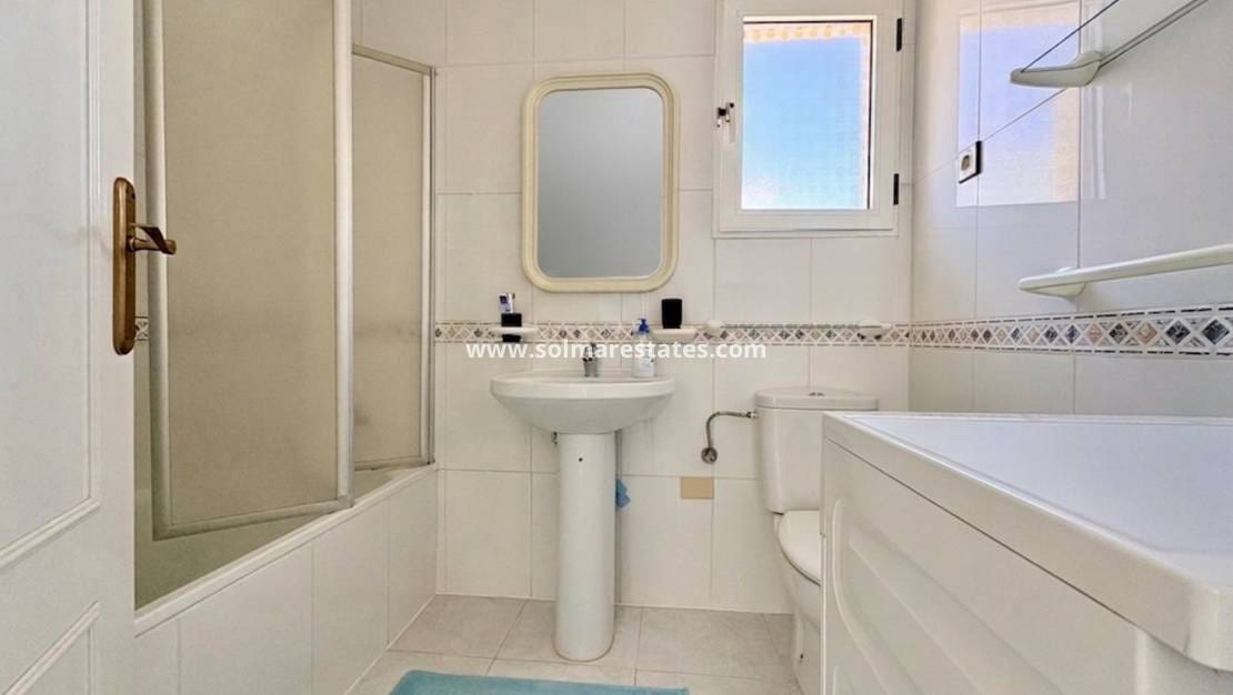 3 Zimmer Apartment zu verkaufen in La Florida mit Pool - 179.000 € (Ref: 9918768)