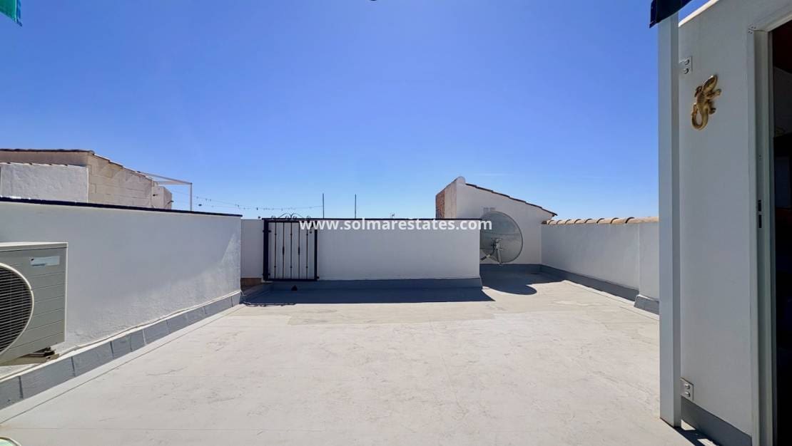 3 Zimmer Apartment zu verkaufen in La Florida mit Pool - 179.000 € (Ref: 9918768)