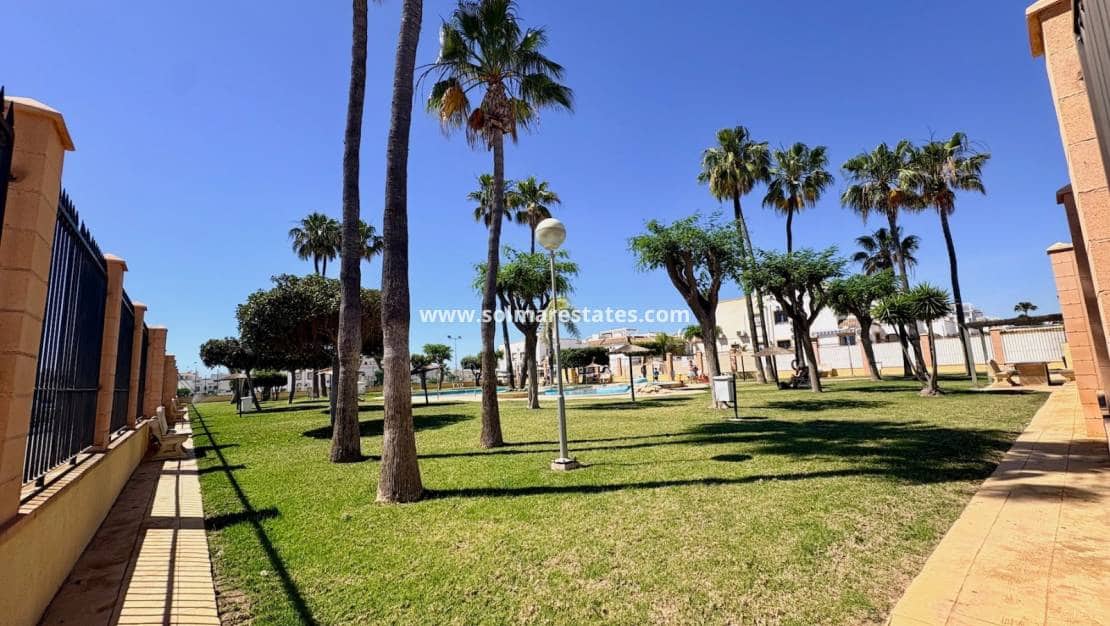 3 Zimmer Apartment zu verkaufen in La Florida mit Pool - 179.000 € (Ref: 9918768)