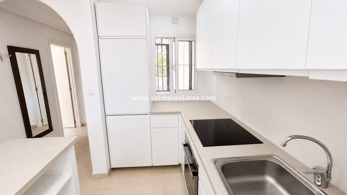 2 soveværelse Lejlighed til salg i Villamartin med swimmingpool - € 199.000 (Ref: 9918989)