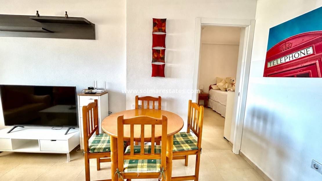 2 soveværelse Lejlighed til salg i Villamartin med swimmingpool - € 199.000 (Ref: 9918989)