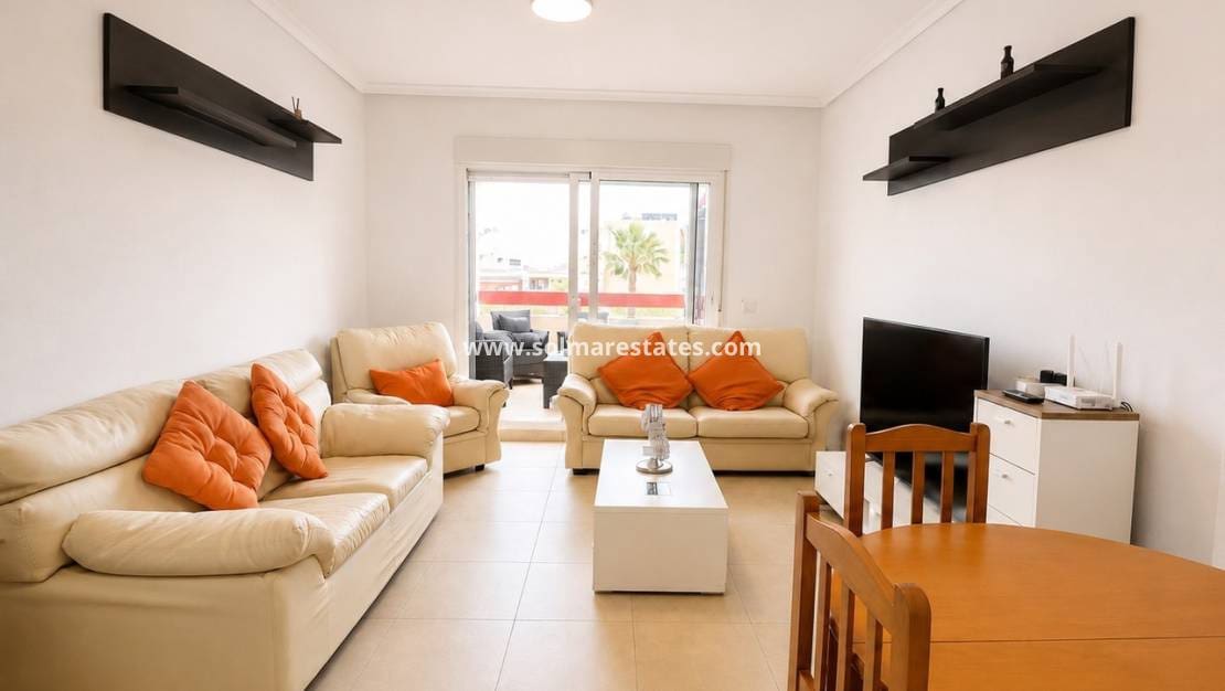 2 soveværelse Lejlighed til salg i Villamartin med swimmingpool - € 199.000 (Ref: 9918989)