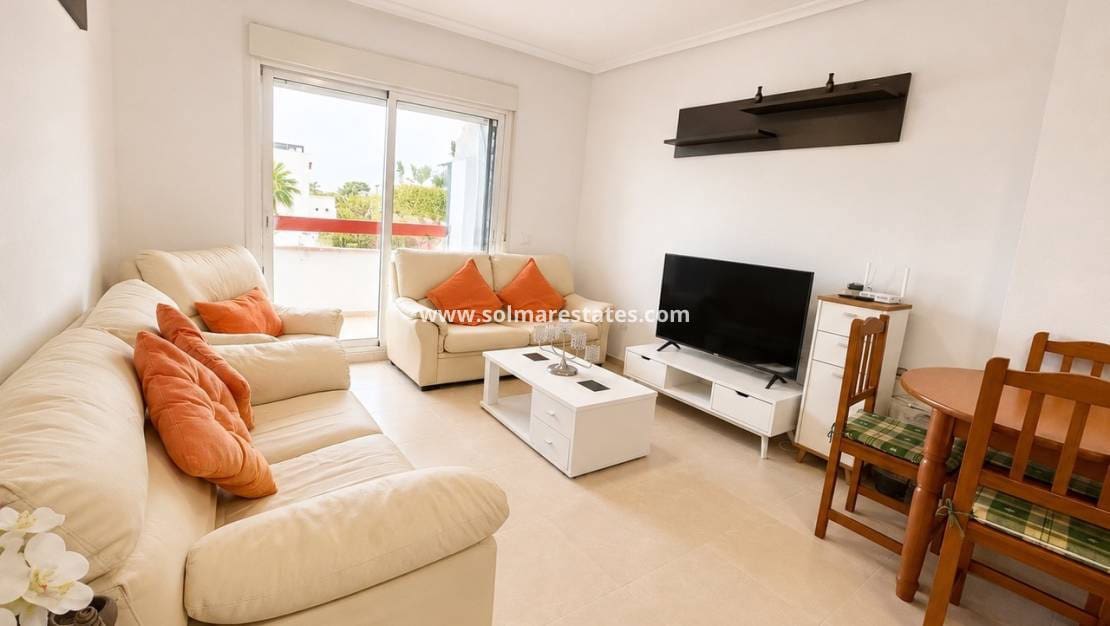 2 soveværelse Lejlighed til salg i Villamartin med swimmingpool - € 199.000 (Ref: 9918989)