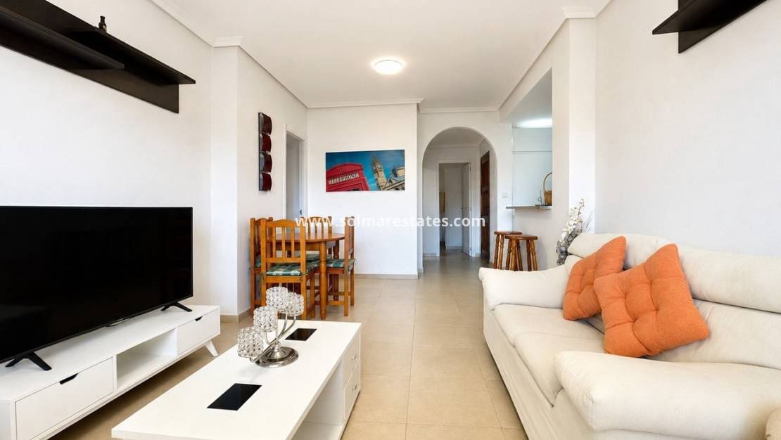 2 soveværelse Lejlighed til salg i Villamartin med swimmingpool - € 199.000 (Ref: 9918989)