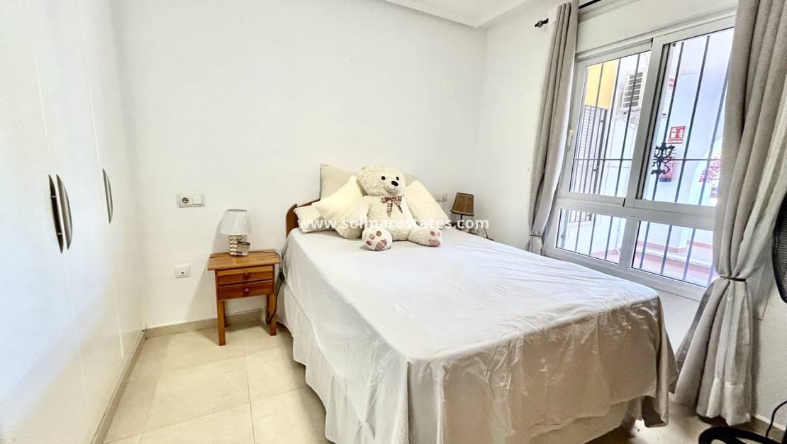 2 soveværelse Lejlighed til salg i Villamartin med swimmingpool - € 199.000 (Ref: 9918989)