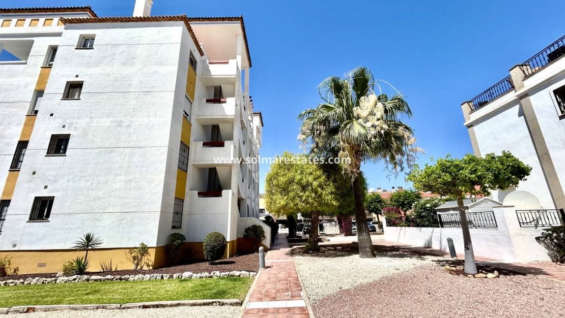 2 soveværelse Lejlighed til salg i Villamartin med swimmingpool - € 199.000 (Ref: 9918989)