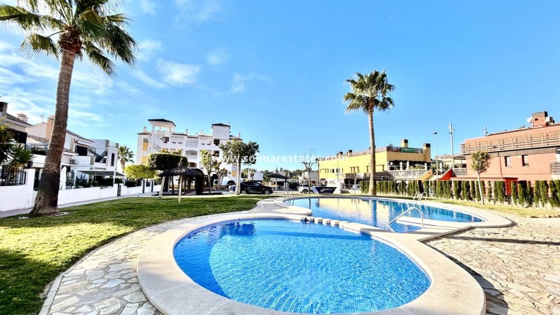 2 soveværelse Lejlighed til salg i Villamartin med swimmingpool - € 199.000 (Ref: 9918989)