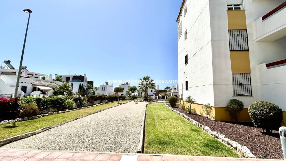 2 soveværelse Lejlighed til salg i Villamartin med swimmingpool - € 199.000 (Ref: 9918989)