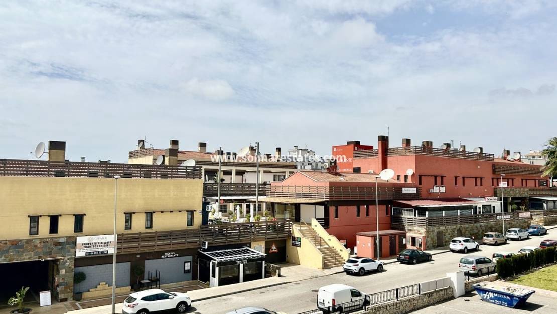 2 soveværelse Lejlighed til salg i Villamartin med swimmingpool - € 199.000 (Ref: 9918989)