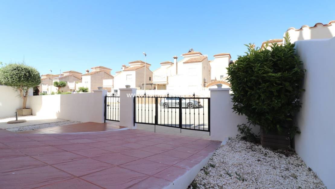 3 sovrum Villa till salu i San Miguel de Salinas med pool - 259 950 € (Ref: 9919201)