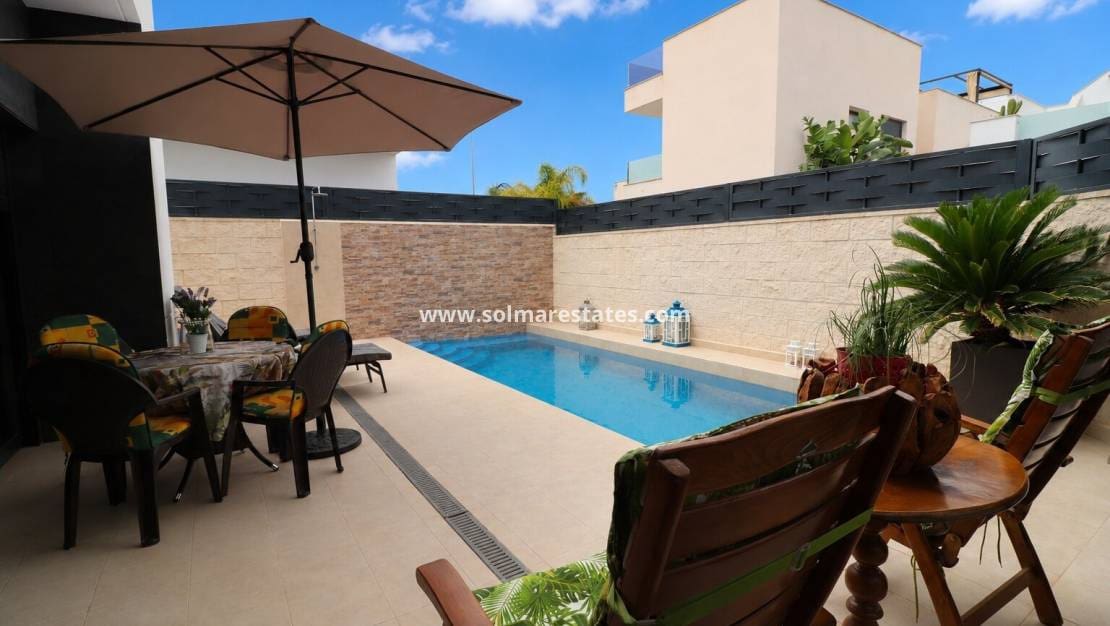 3 sovrum Villa till salu i Benijofar med pool - 415 000 € (Ref: 9919202)