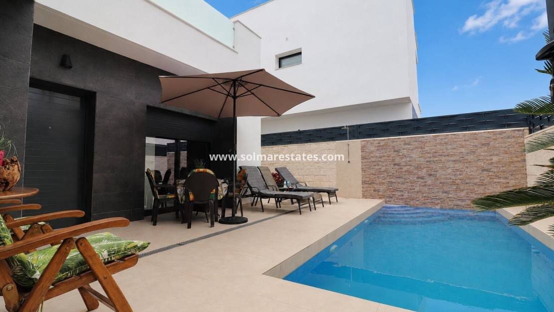 3 sovrum Villa till salu i Benijofar med pool - 415 000 € (Ref: 9919202)