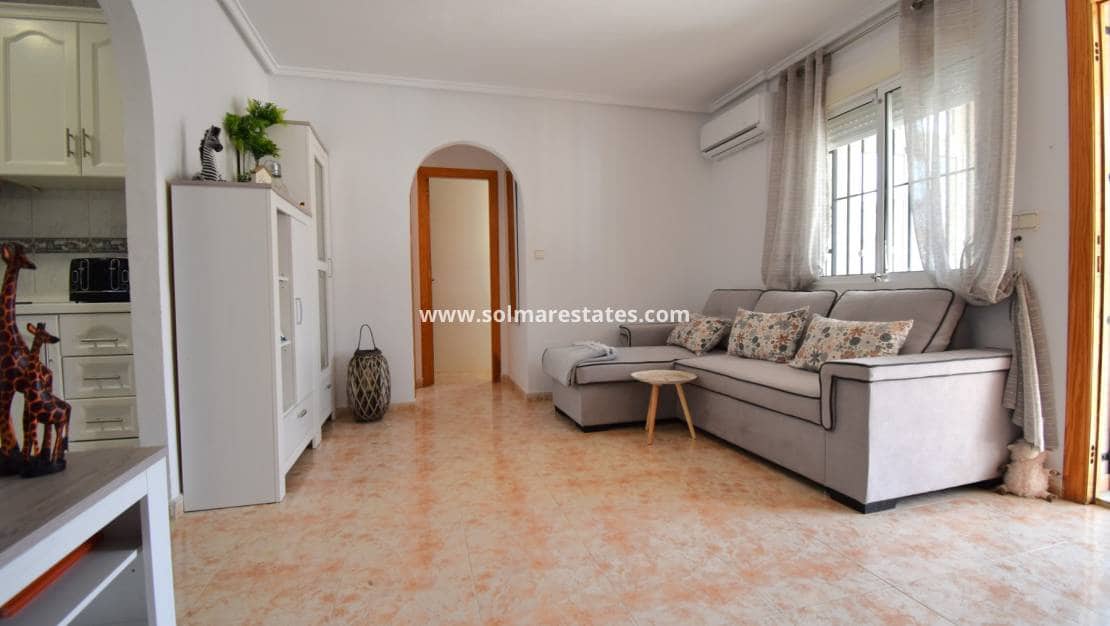 2 slaapkamer Halfvrijstaande villa te koop in Playa Flamenca met zwembad - € 225.000 (Ref: 9919204)