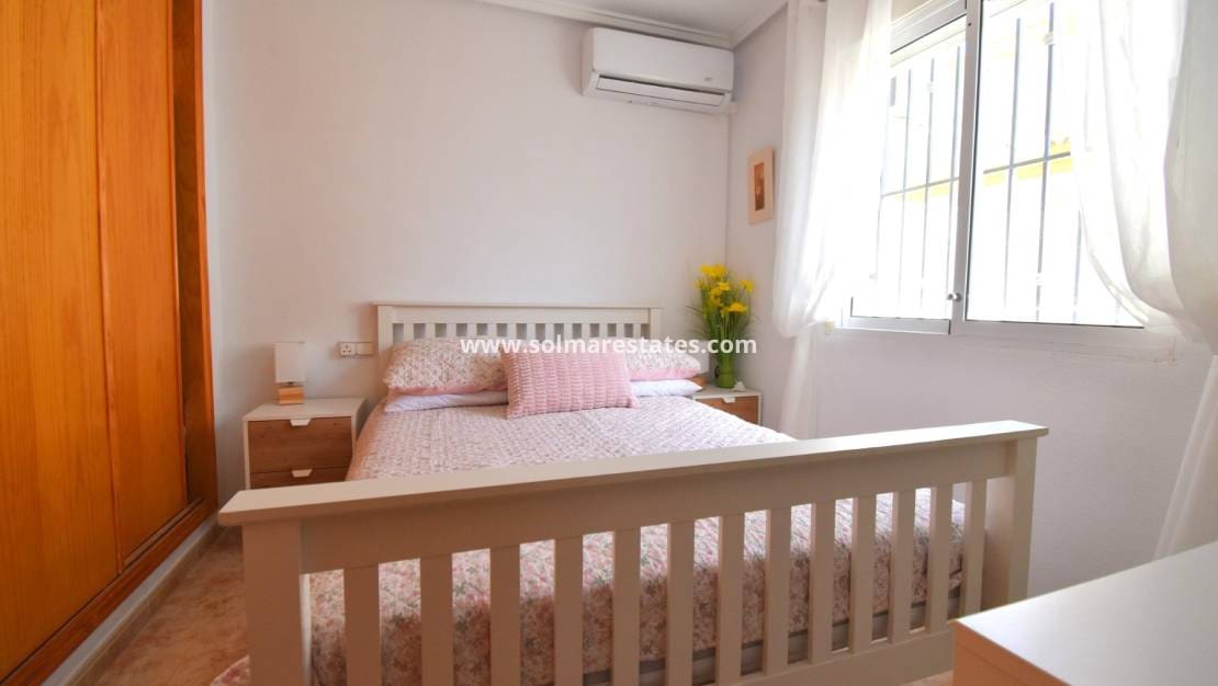 2 slaapkamer Halfvrijstaande villa te koop in Playa Flamenca met zwembad - € 225.000 (Ref: 9919204)