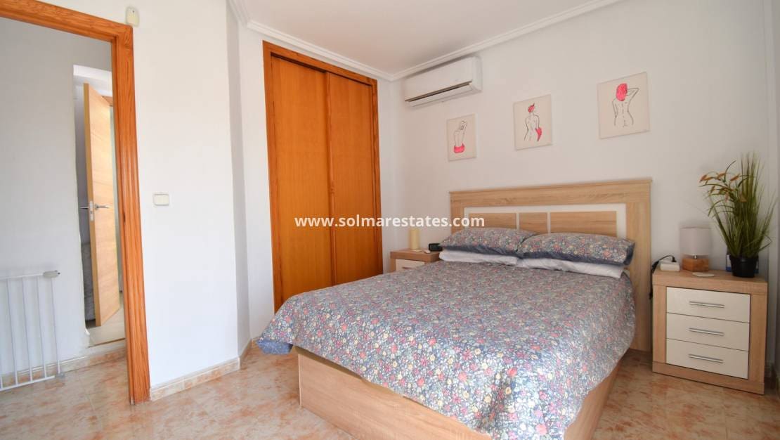 2 slaapkamer Halfvrijstaande villa te koop in Playa Flamenca met zwembad - € 225.000 (Ref: 9919204)