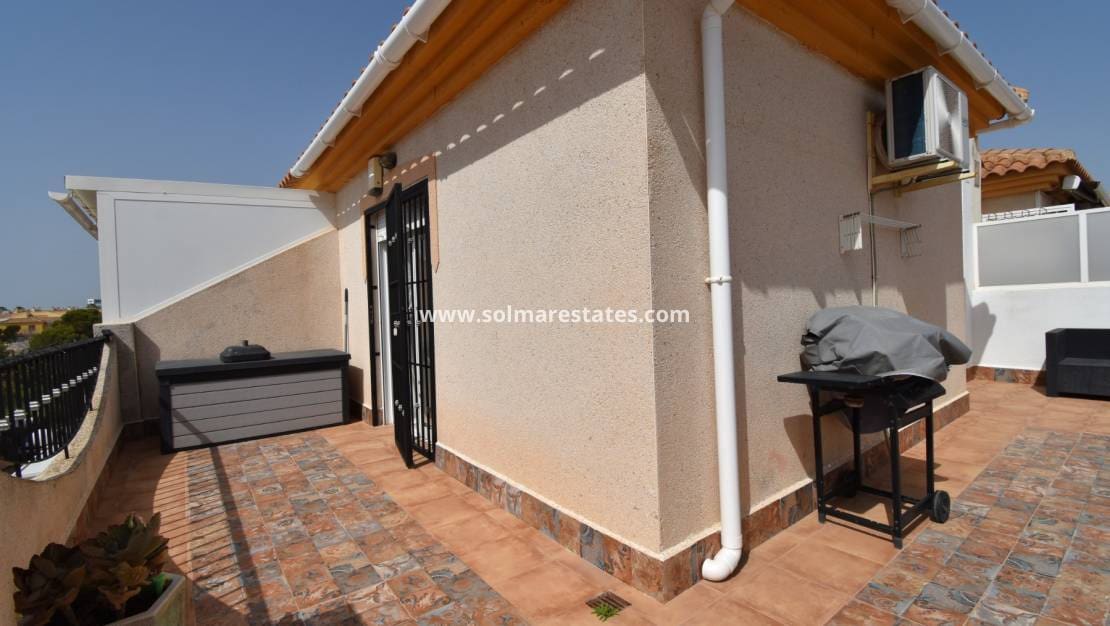 2 slaapkamer Halfvrijstaande villa te koop in Playa Flamenca met zwembad - € 225.000 (Ref: 9919204)