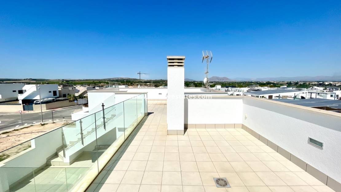 3 bedroom Villa for sale in Benijofar with pool - € 399,000 (Ref: 9922691)