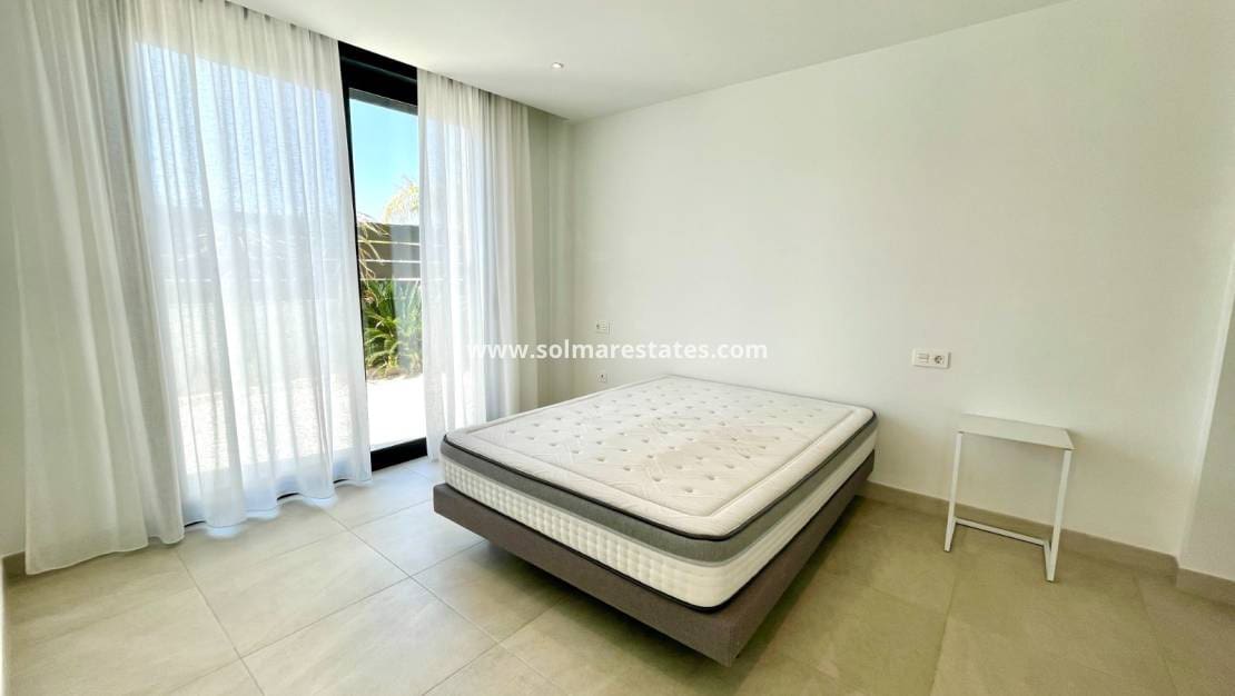 3 bedroom Villa for sale in Benijofar with pool - € 399,000 (Ref: 9922691)