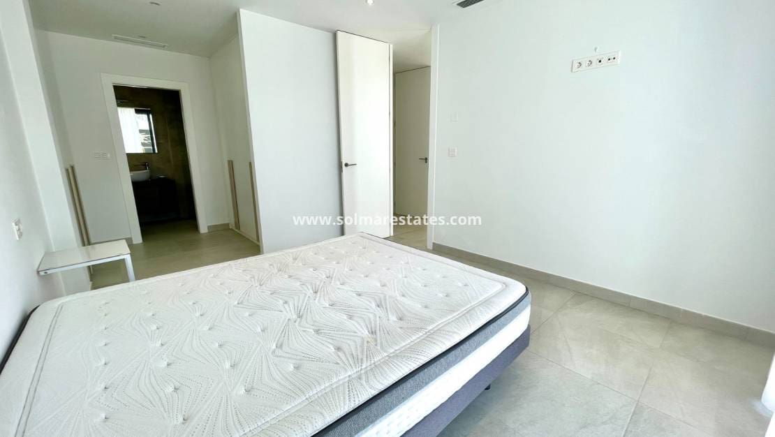 3 bedroom Villa for sale in Benijofar with pool - € 399,000 (Ref: 9922691)