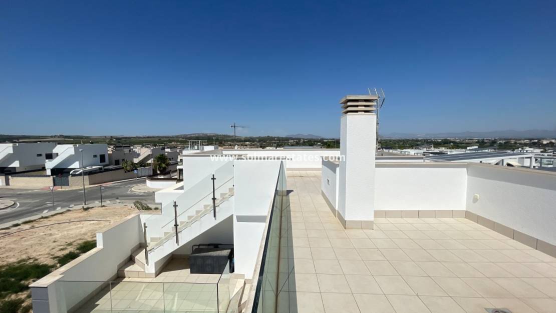 3 bedroom Villa for sale in Benijofar with pool - € 399,000 (Ref: 9922691)