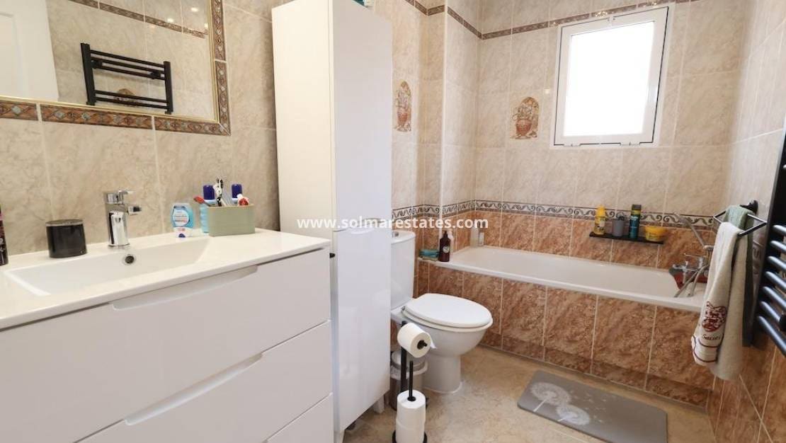 5 sypialnia Willa na sprzedaż w Villamartin z basenem - 385 000 € (Ref: 9922693)