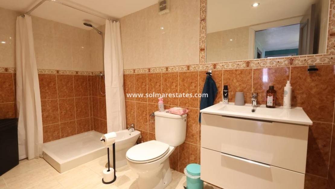 5 sypialnia Willa na sprzedaż w Villamartin z basenem - 385 000 € (Ref: 9922693)