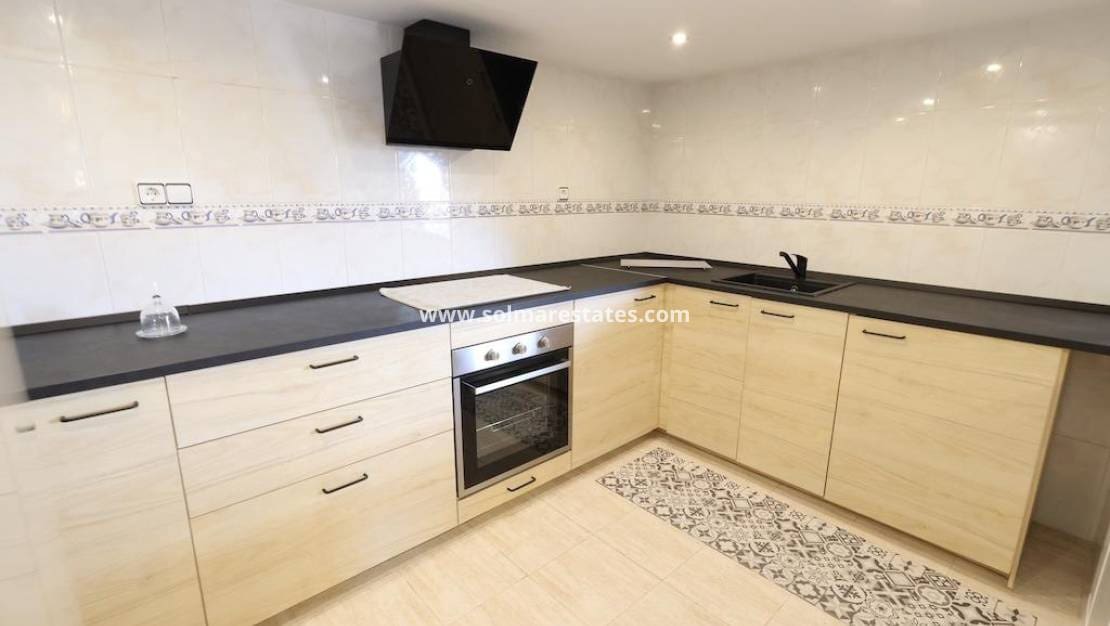5 sypialnia Willa na sprzedaż w Villamartin z basenem - 385 000 € (Ref: 9922693)