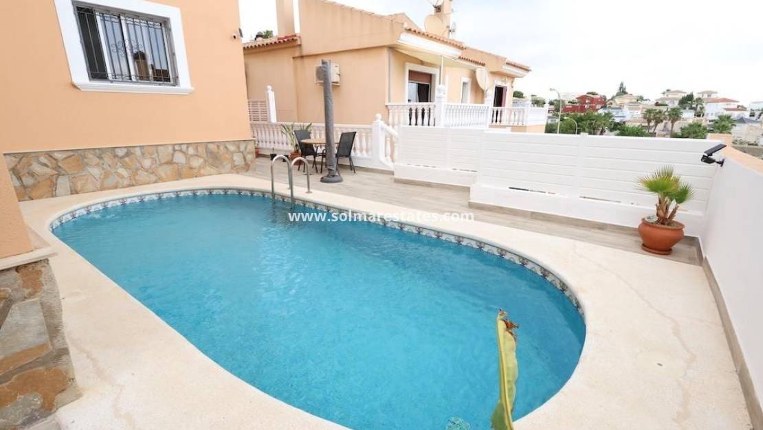 5 sypialnia Willa na sprzedaż w Villamartin z basenem - 385 000 € (Ref: 9922693)