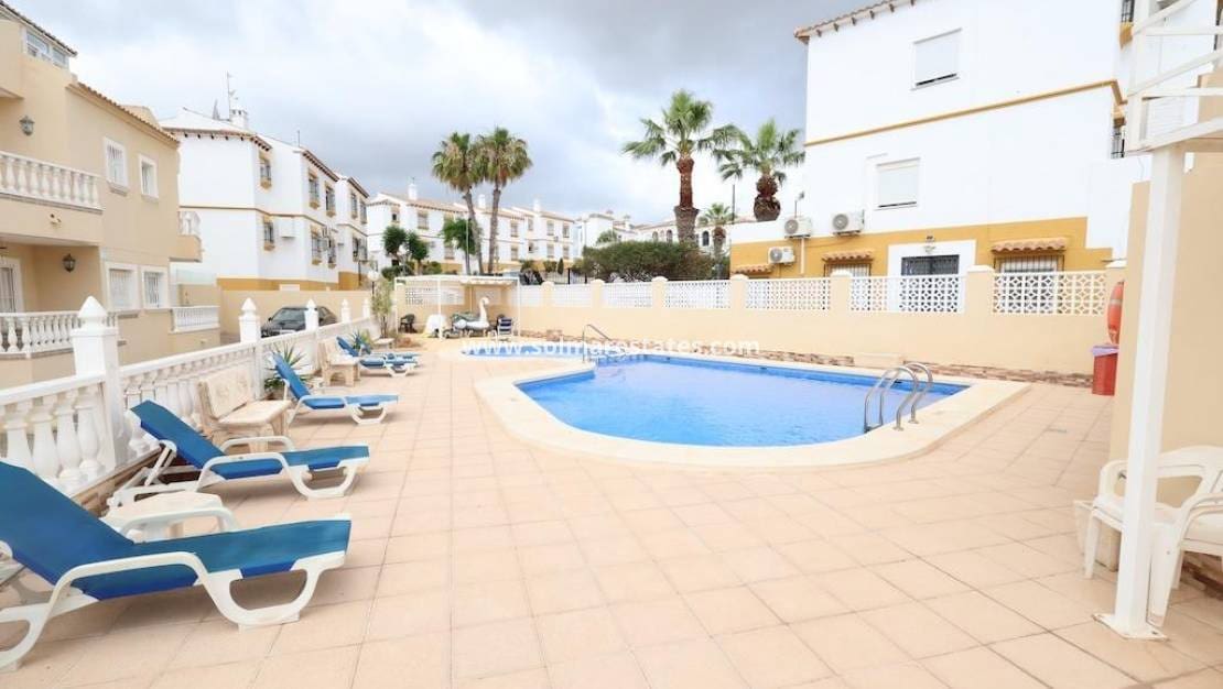 5 sypialnia Willa na sprzedaż w Villamartin z basenem - 385 000 € (Ref: 9922693)