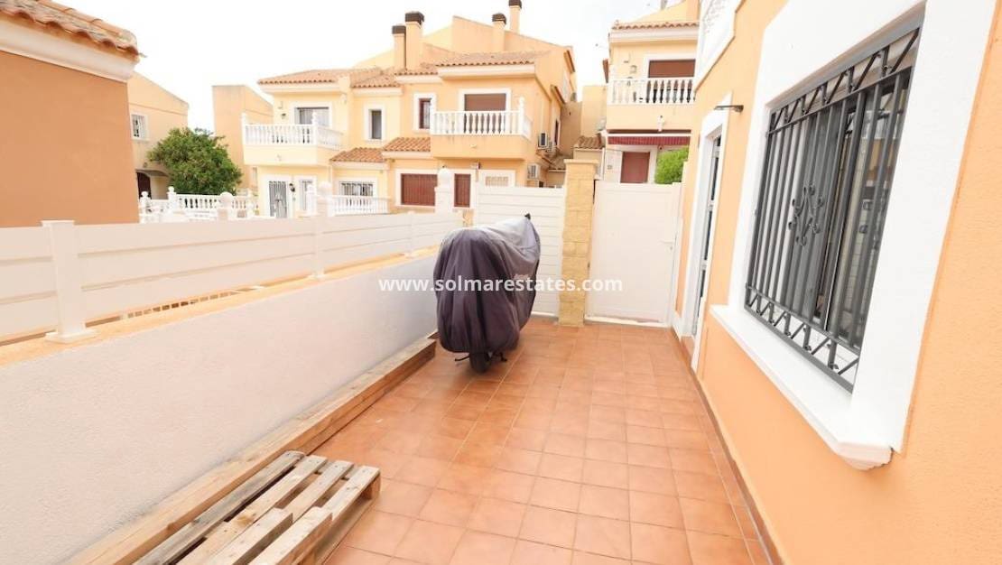 5 sypialnia Willa na sprzedaż w Villamartin z basenem - 385 000 € (Ref: 9922693)
