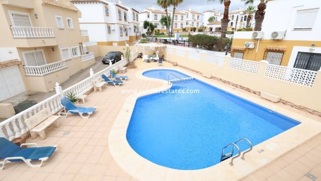 5 sypialnia Willa na sprzedaż w Villamartin z basenem - 385 000 € (Ref: 9922693)