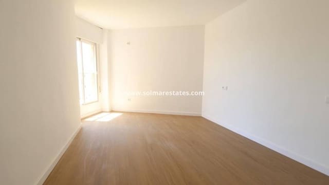 3 makuuhuone Huoneisto myytävänä paikassa La Zenia, Orihuela mukana uima-altaan - 295 000 € (Ref: 9922694)