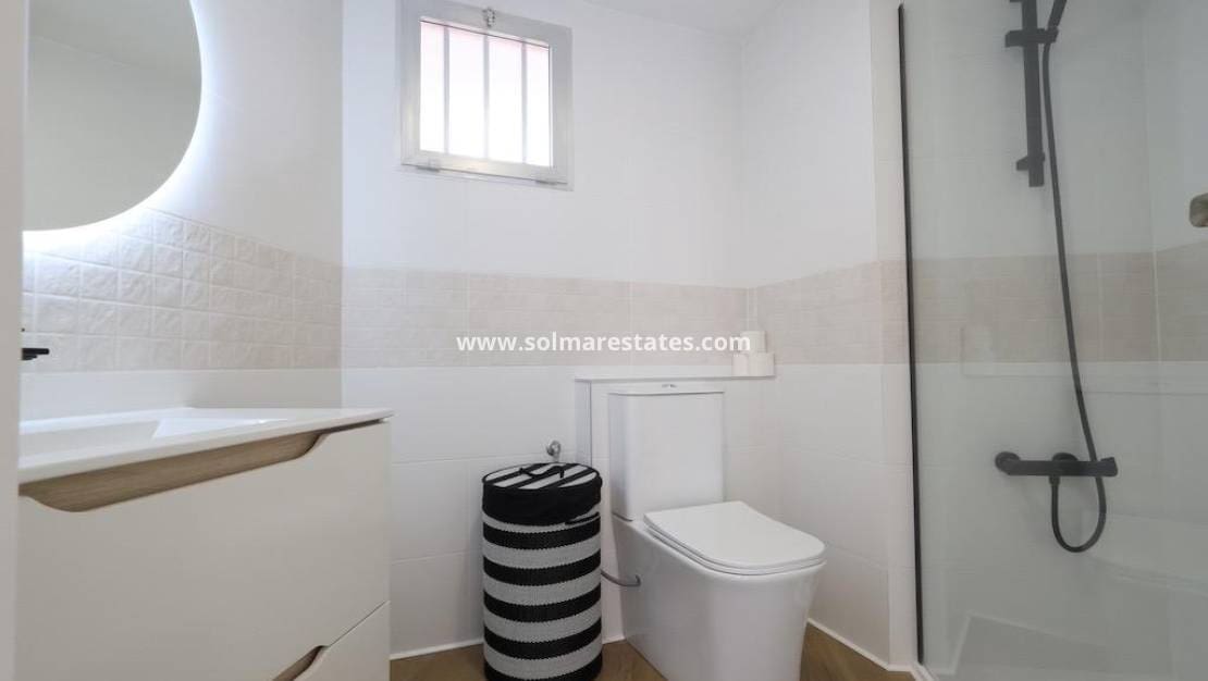 3 sovrum Lägenhet till salu i La Zenia med pool - 247 000 € (Ref: 9922694)