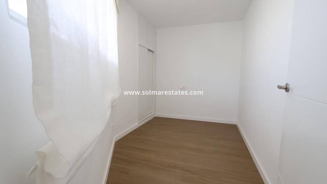 3 sovrum Lägenhet till salu i La Zenia med pool - 247 000 € (Ref: 9922694)