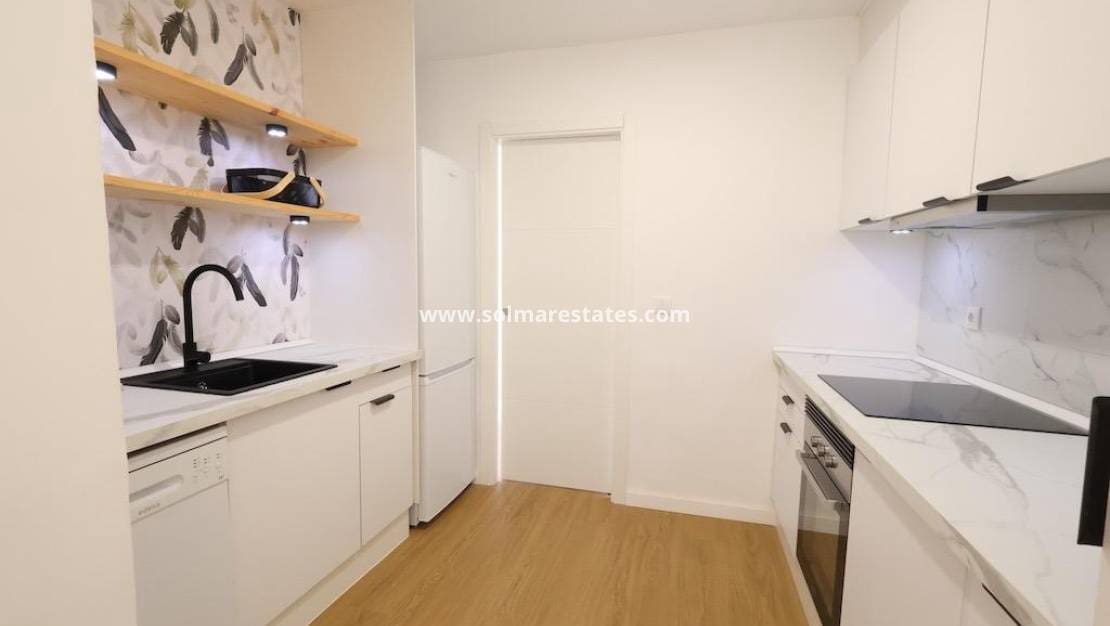 3 sovrum Lägenhet till salu i La Zenia med pool - 247 000 € (Ref: 9922694)