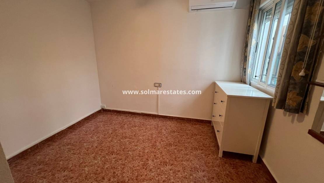 2 bedroom Apartment for sale in Los Montesinos with pool - € 125,000 (Ref: 9922695)