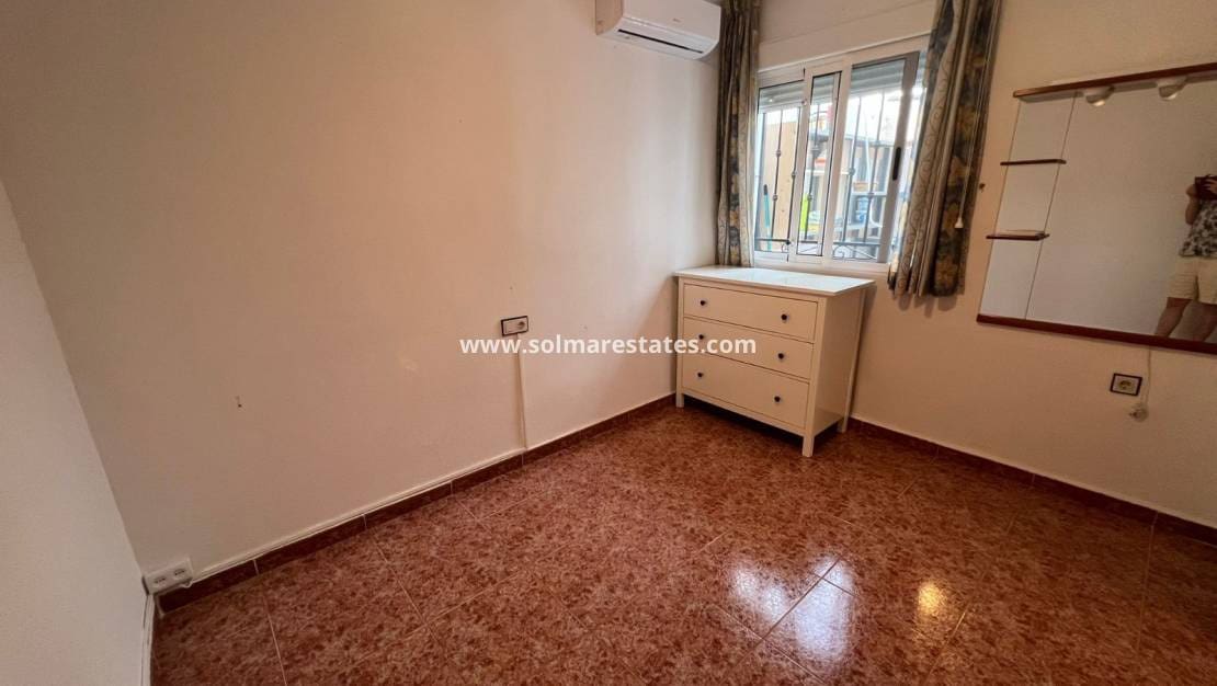 2 bedroom Apartment for sale in Los Montesinos with pool - € 125,000 (Ref: 9922695)