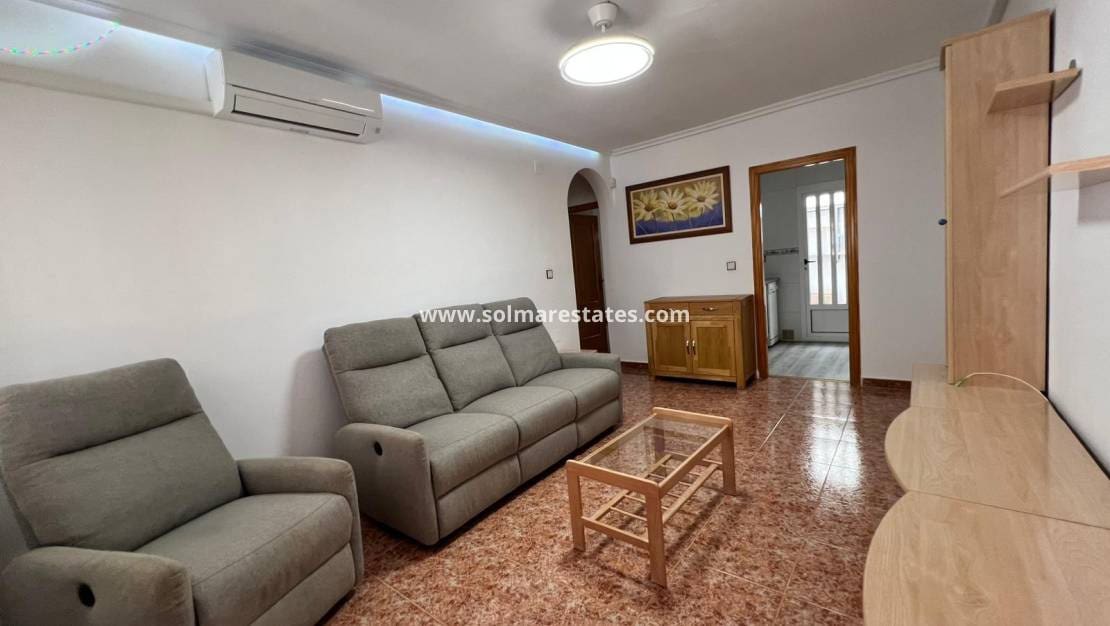 2 bedroom Apartment for sale in Los Montesinos with pool - € 125,000 (Ref: 9922695)