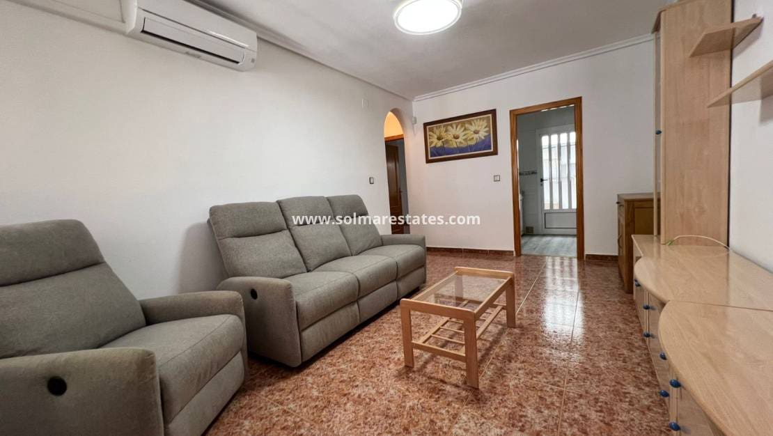 2 bedroom Apartment for sale in Los Montesinos with pool - € 125,000 (Ref: 9922695)