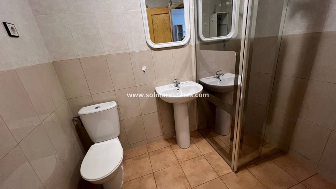 2 bedroom Apartment for sale in Los Montesinos with pool - € 125,000 (Ref: 9922695)