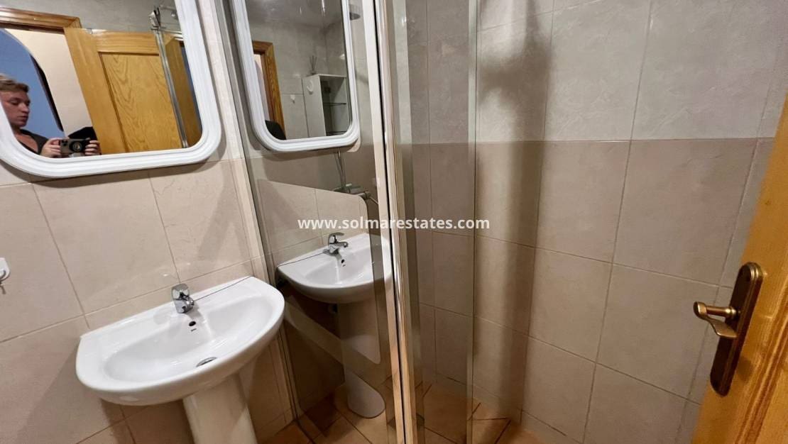 2 bedroom Apartment for sale in Los Montesinos with pool - € 125,000 (Ref: 9922695)