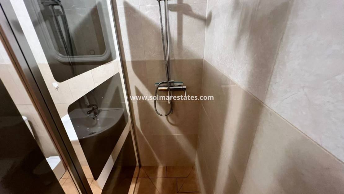 2 bedroom Apartment for sale in Los Montesinos with pool - € 125,000 (Ref: 9922695)