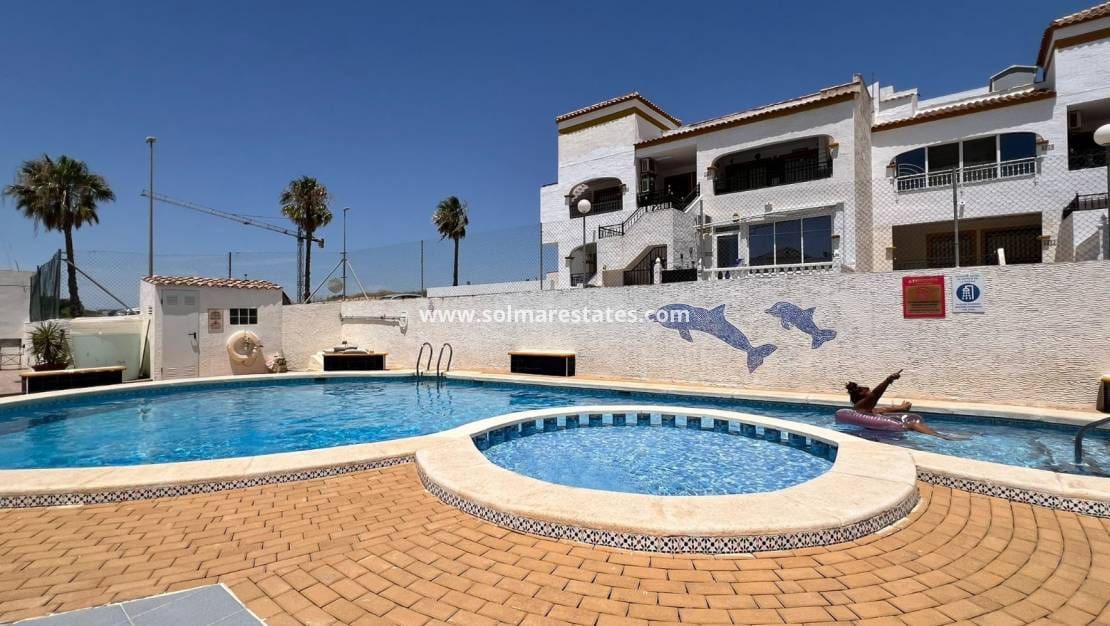 2 bedroom Apartment for sale in Los Montesinos with pool - € 125,000 (Ref: 9922695)