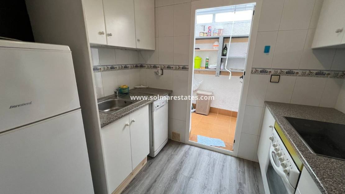 2 bedroom Apartment for sale in Los Montesinos with pool - € 125,000 (Ref: 9922695)