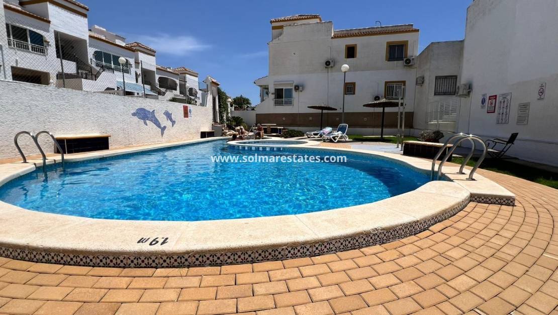 2 bedroom Apartment for sale in Los Montesinos with pool - € 125,000 (Ref: 9922695)