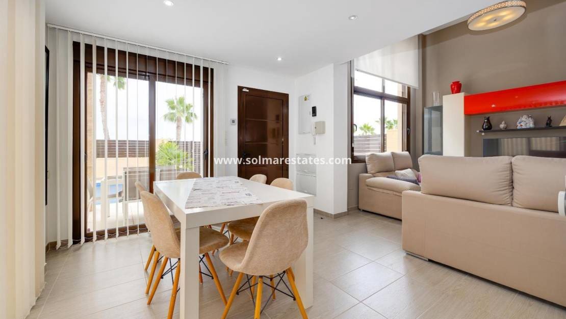 3 Zimmer Villa zu verkaufen in Pueblo Bravo mit Pool - 394.969 € (Ref: 9922696)