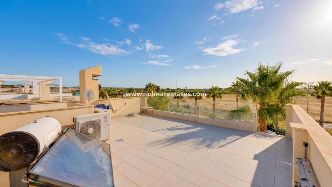3 Zimmer Villa zu verkaufen in Pueblo Bravo mit Pool - 394.969 € (Ref: 9922696)