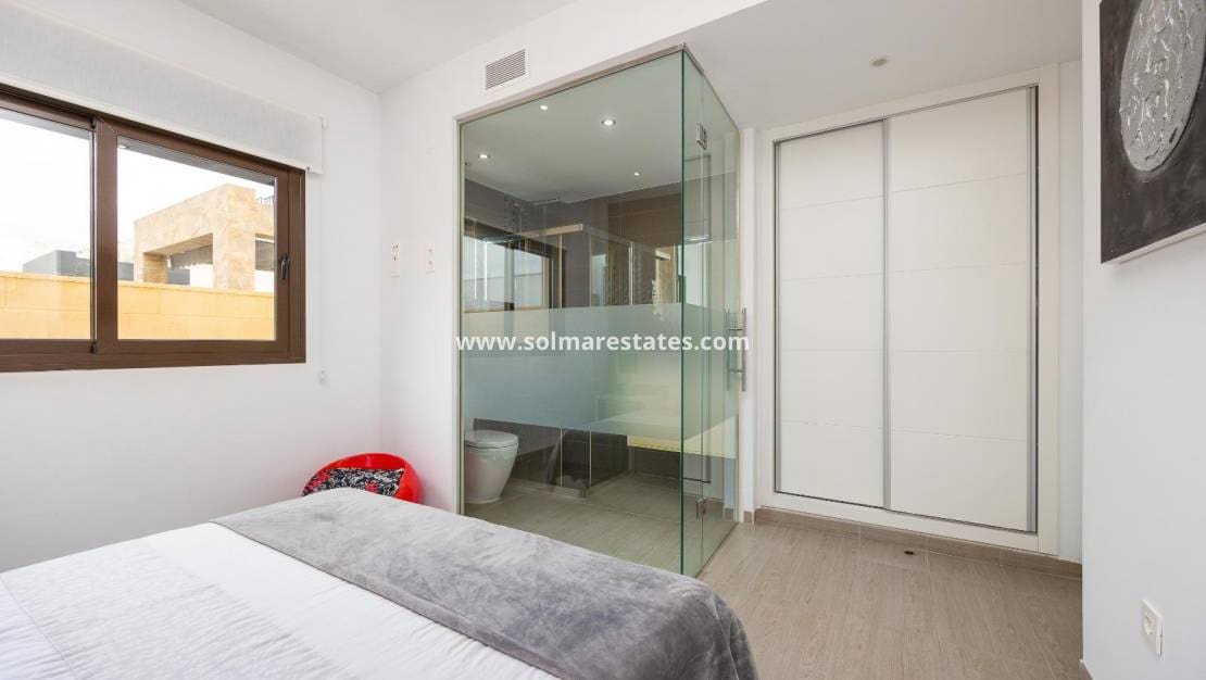 3 Zimmer Villa zu verkaufen in Pueblo Bravo mit Pool - 394.969 € (Ref: 9922696)