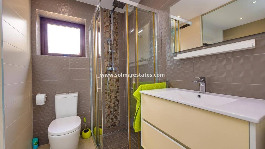 3 Zimmer Villa zu verkaufen in Pueblo Bravo mit Pool - 394.969 € (Ref: 9922696)